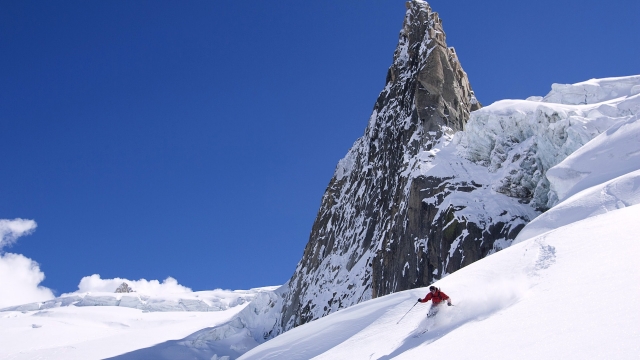 星空集团:篮球场地硅pu厚度